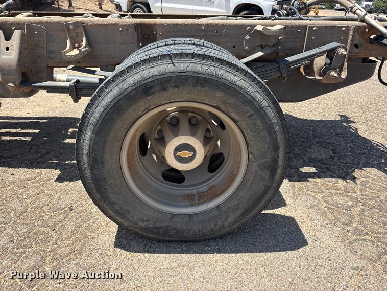 image for item FC2293 2020 Chevrolet Silverado 3500HD pickup truck cab and chassis