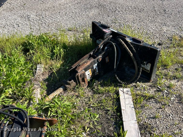 image for item FC2640 John Deere HH50 skid steer breaker