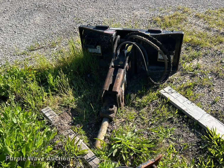 image for item FC2640 John Deere HH50 skid steer breaker