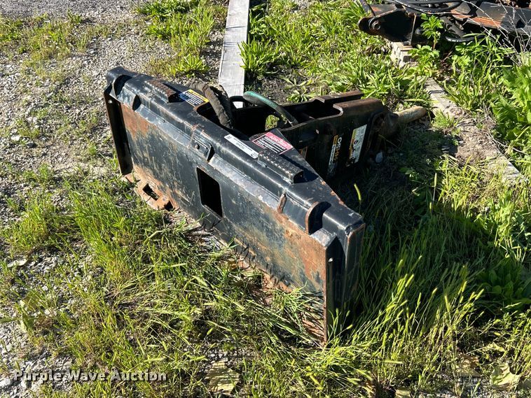 image for item FC2640 John Deere HH50 skid steer breaker