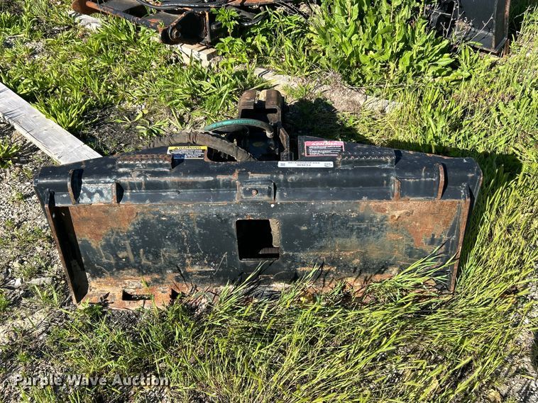 image for item FC2640 John Deere HH50 skid steer breaker