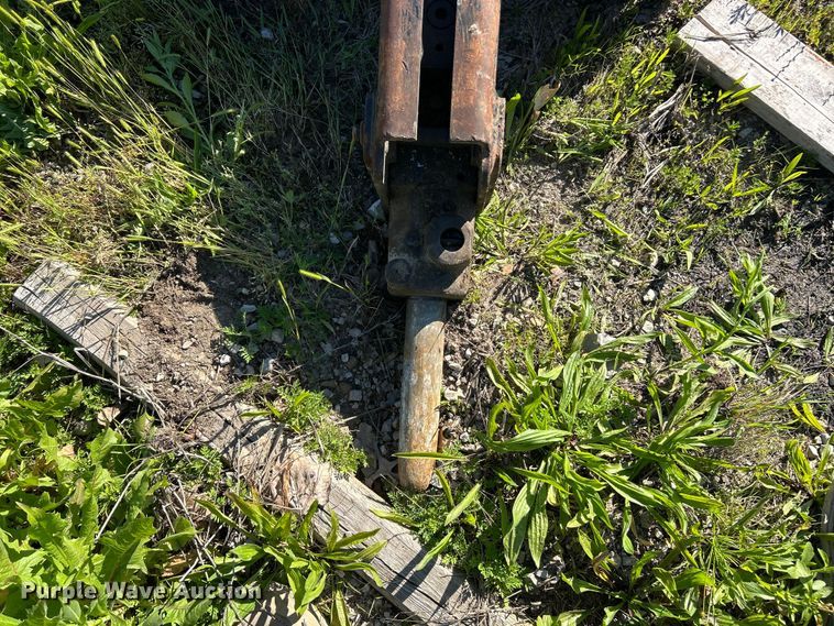 image for item FC2640 John Deere HH50 skid steer breaker