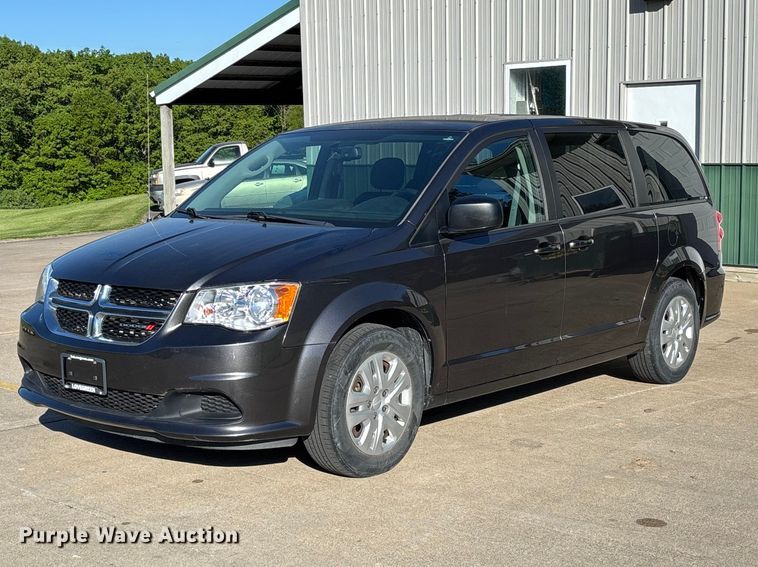 image for item FC5728 2018 Dodge Grand Caravan van