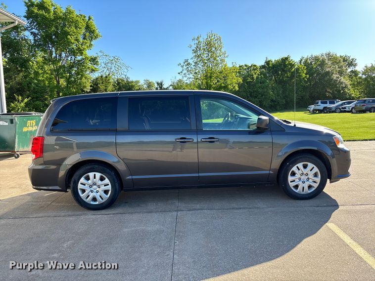 image for item FC5728 2018 Dodge Grand Caravan van