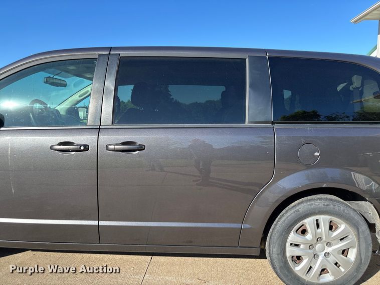 image for item FC5728 2018 Dodge Grand Caravan van