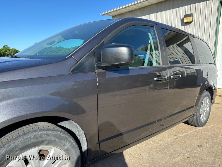 image for item FC5728 2018 Dodge Grand Caravan van