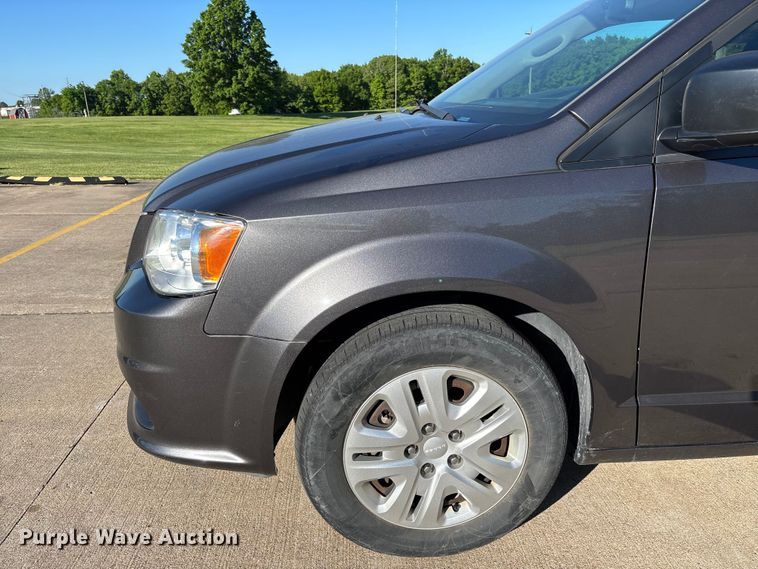image for item FC5728 2018 Dodge Grand Caravan van