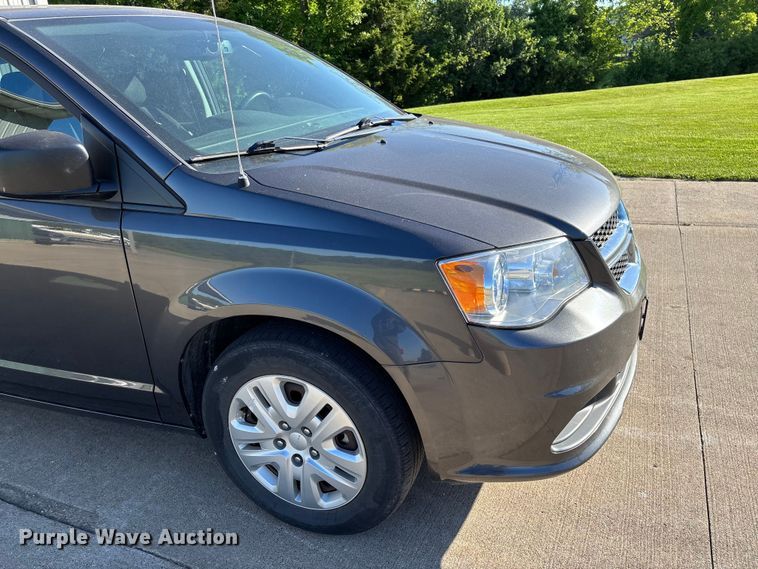 image for item FC5728 2018 Dodge Grand Caravan van