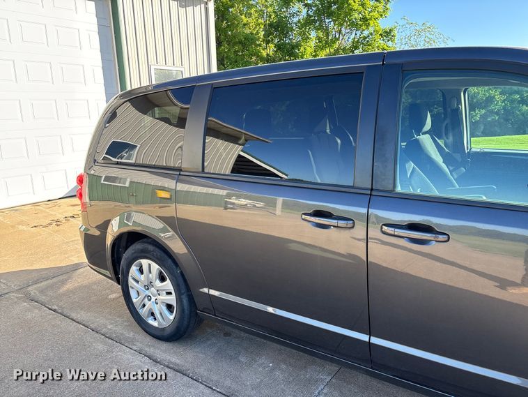 image for item FC5728 2018 Dodge Grand Caravan van