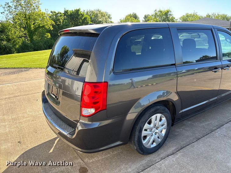 image for item FC5728 2018 Dodge Grand Caravan van