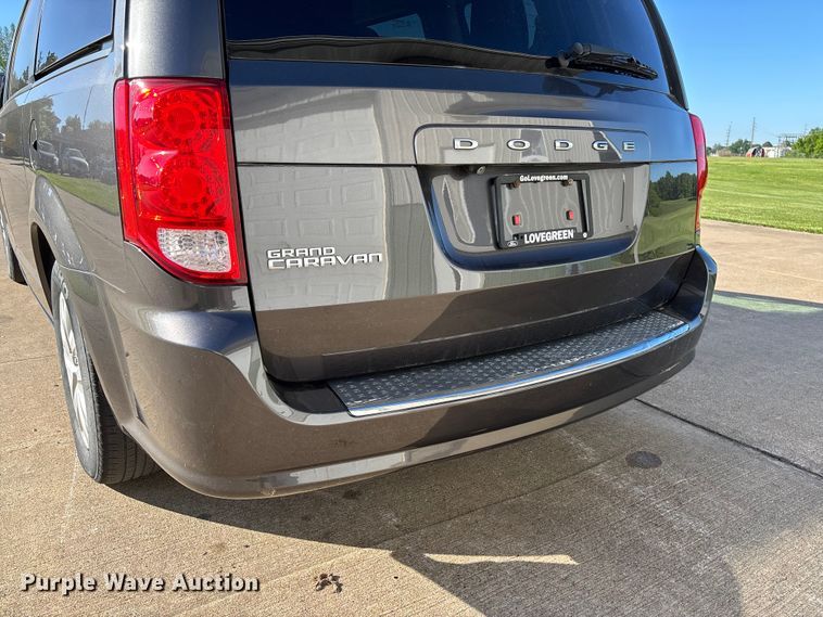 image for item FC5728 2018 Dodge Grand Caravan van