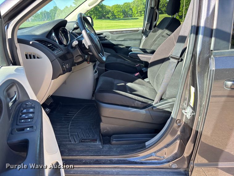 image for item FC5728 2018 Dodge Grand Caravan van