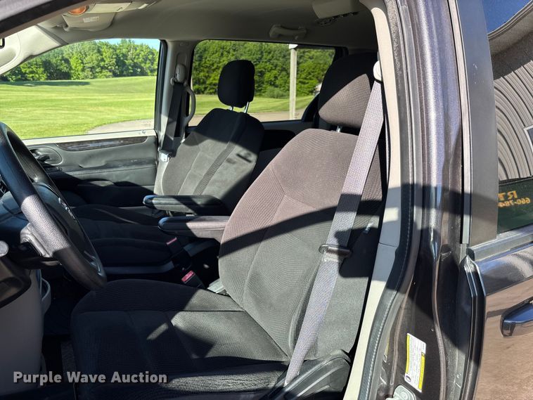 image for item FC5728 2018 Dodge Grand Caravan van