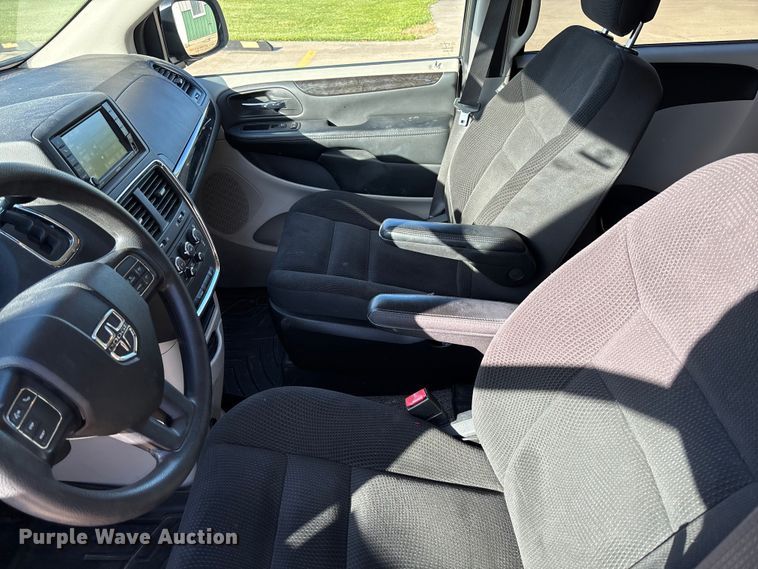 image for item FC5728 2018 Dodge Grand Caravan van