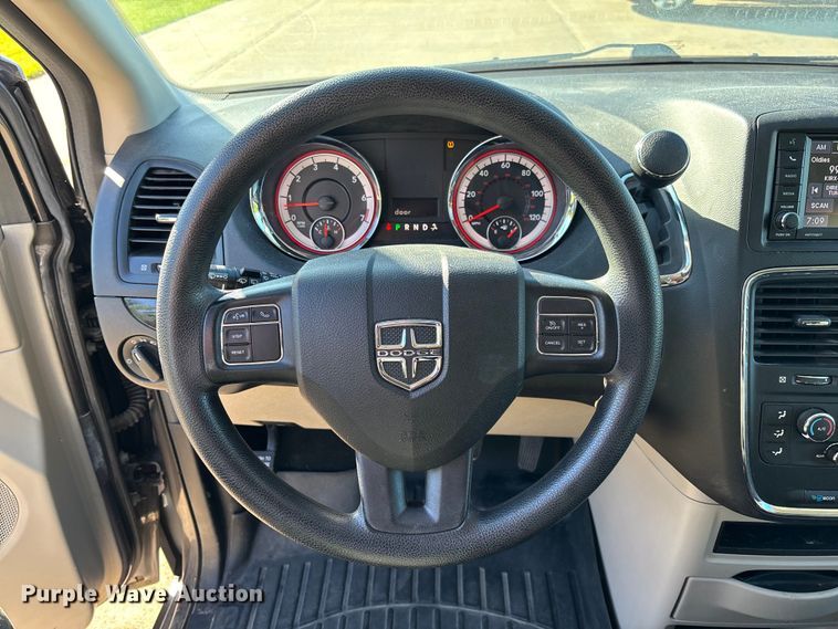 image for item FC5728 2018 Dodge Grand Caravan van