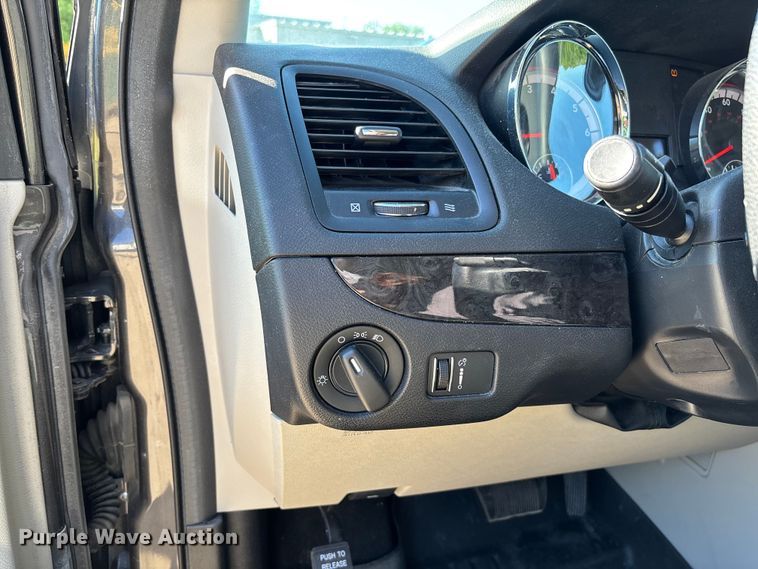 image for item FC5728 2018 Dodge Grand Caravan van