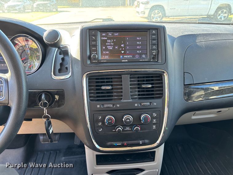 image for item FC5728 2018 Dodge Grand Caravan van