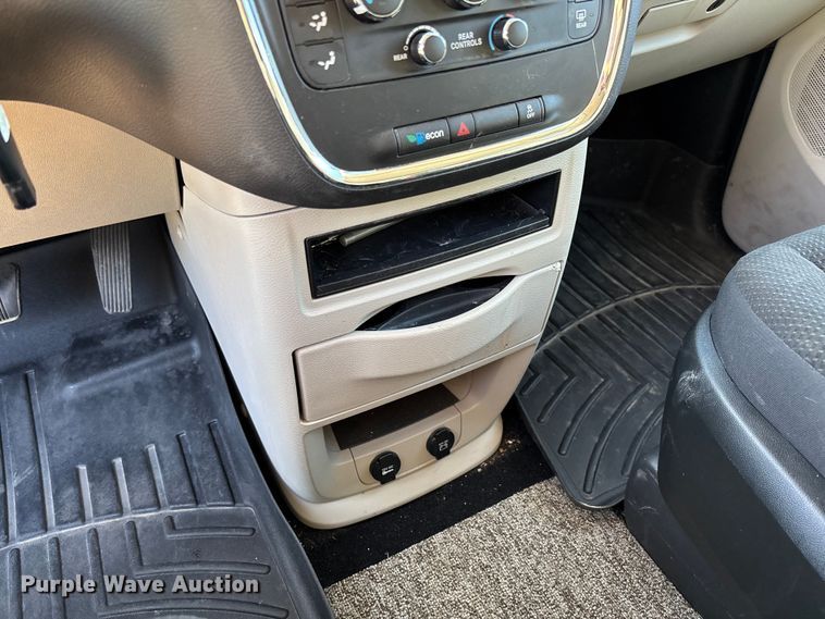 image for item FC5728 2018 Dodge Grand Caravan van