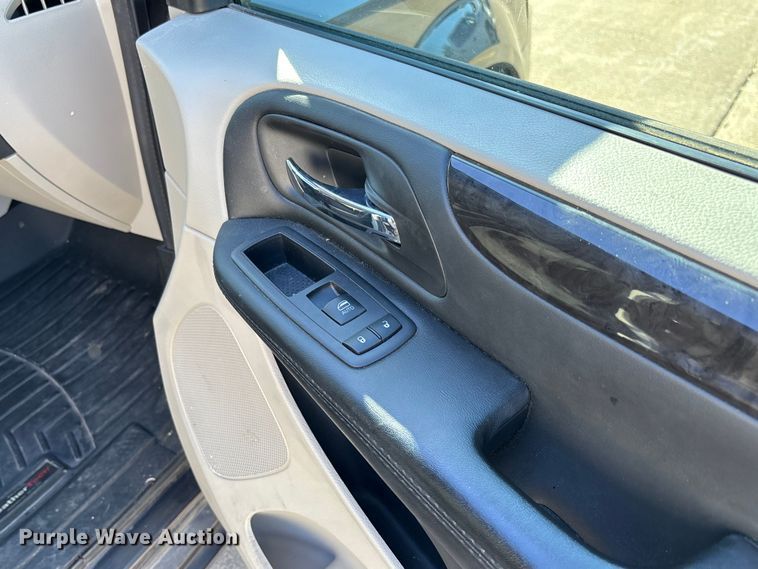 image for item FC5728 2018 Dodge Grand Caravan van