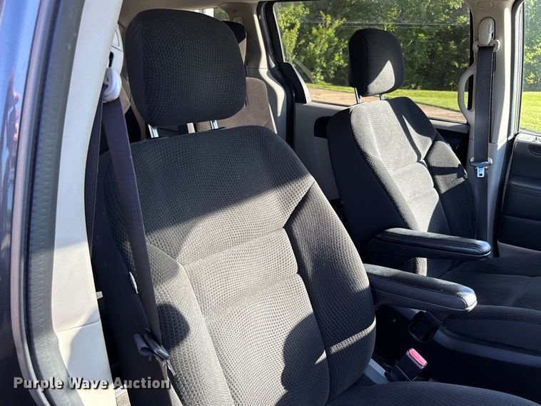 image for item FC5728 2018 Dodge Grand Caravan van