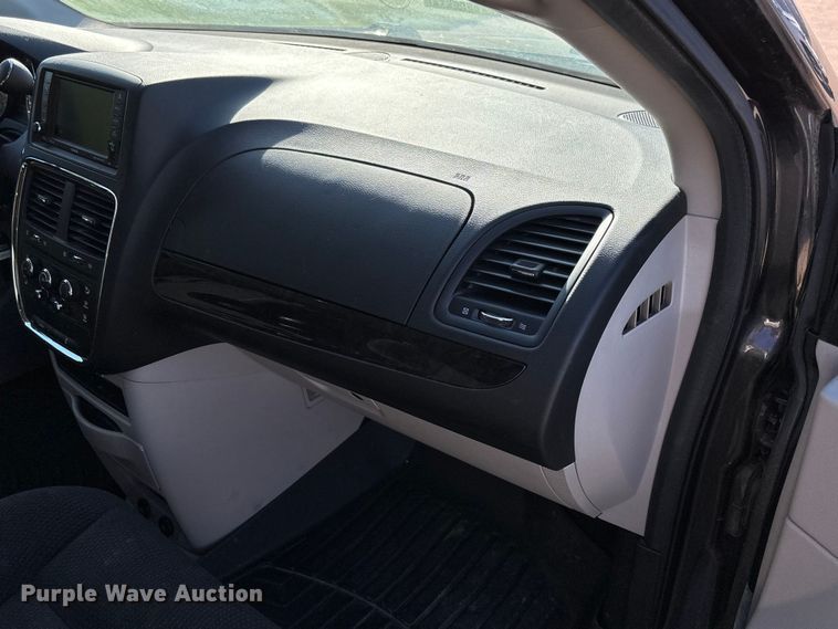 image for item FC5728 2018 Dodge Grand Caravan van