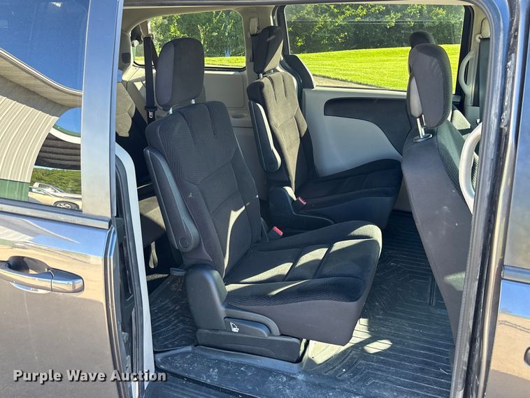 image for item FC5728 2018 Dodge Grand Caravan van