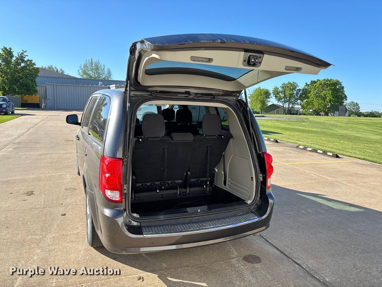 image for item FC5728 2018 Dodge Grand Caravan van