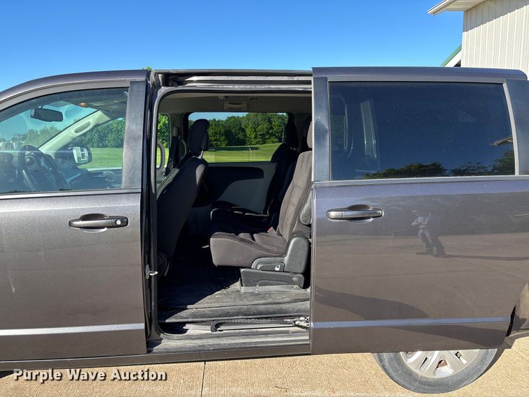 image for item FC5728 2018 Dodge Grand Caravan van