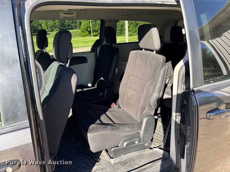 image for item FC5728 2018 Dodge Grand Caravan van