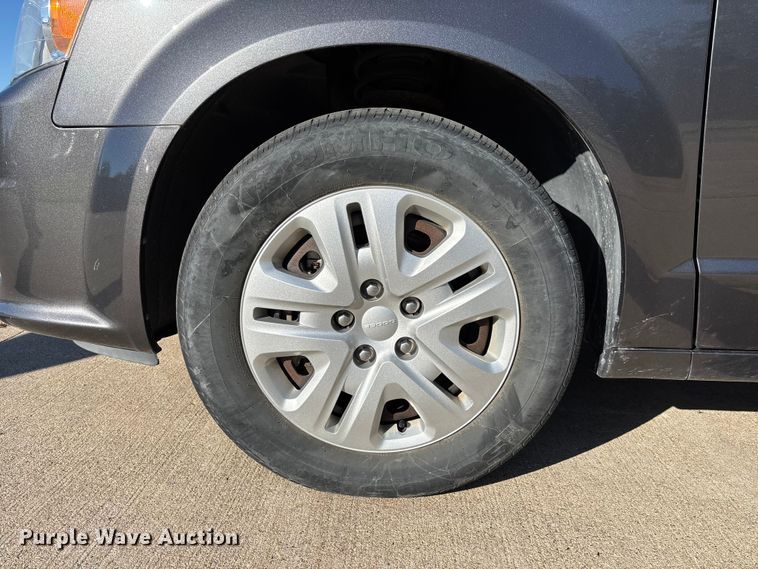 image for item FC5728 2018 Dodge Grand Caravan van