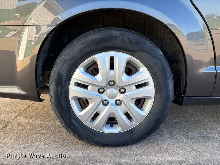 image for item FC5728 2018 Dodge Grand Caravan van