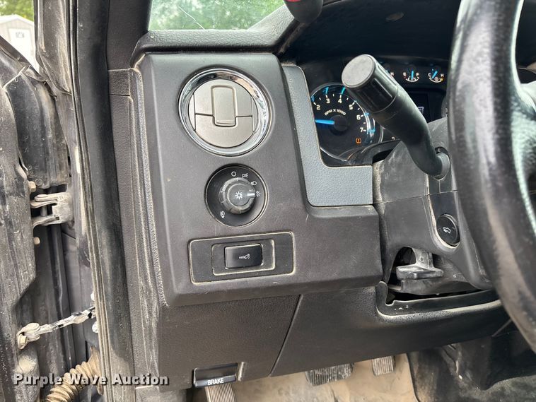 image for item FC5766 2012 Ford F150 XLT Crew Cab pickup truck