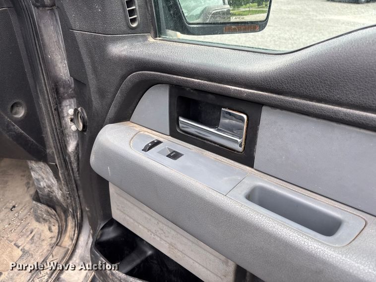 image for item FC5766 2012 Ford F150 XLT Crew Cab pickup truck