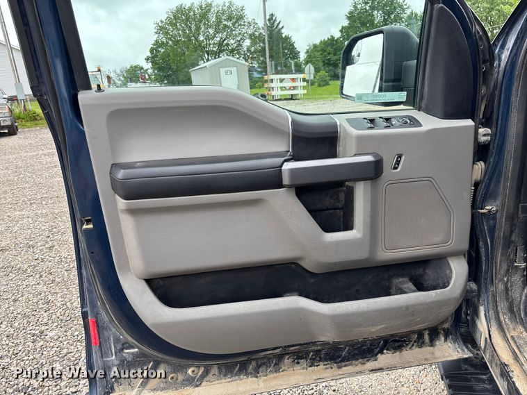 image for item FC5767 2018 Ford F150 XLT Crew Cab pickup truck