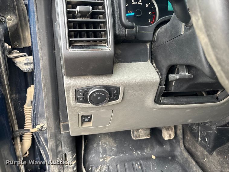 image for item FC5767 2018 Ford F150 XLT Crew Cab pickup truck