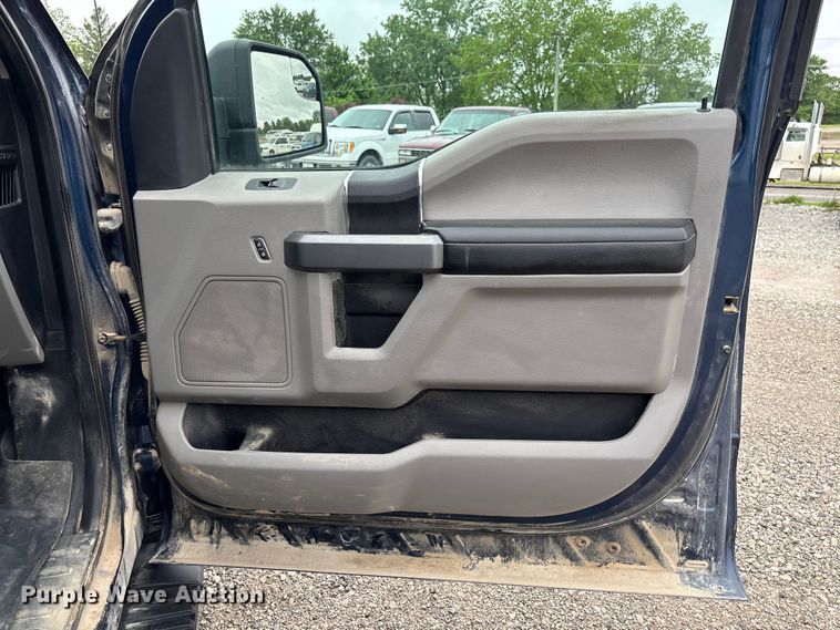 image for item FC5767 2018 Ford F150 XLT Crew Cab pickup truck