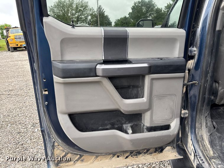 image for item FC5767 2018 Ford F150 XLT Crew Cab pickup truck
