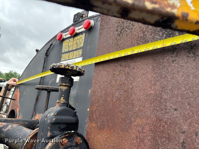 image for item FC5768 1990 Ford F800 oil distributor truck