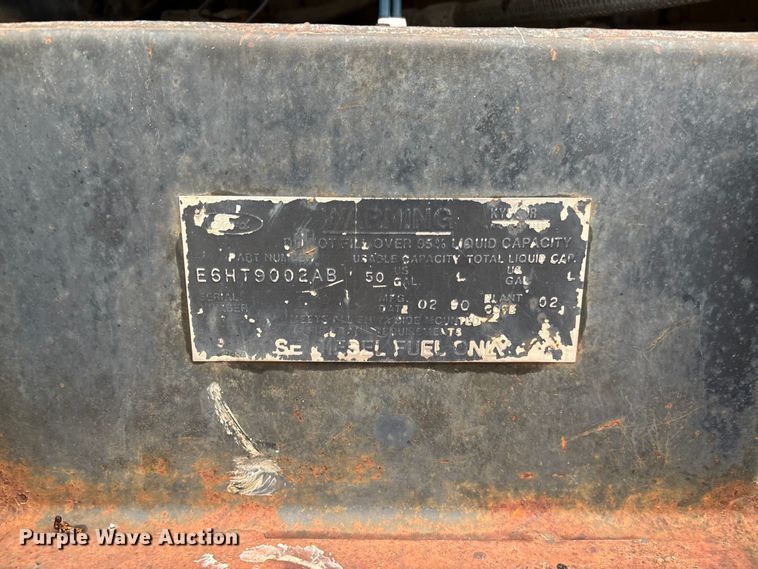 image for item FC5768 1990 Ford F800 oil distributor truck