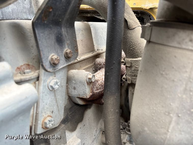 image for item FC5768 1990 Ford F800 oil distributor truck