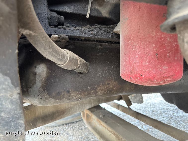 image for item FC5768 1990 Ford F800 oil distributor truck