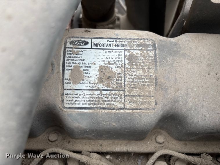 image for item FC5768 1990 Ford F800 oil distributor truck