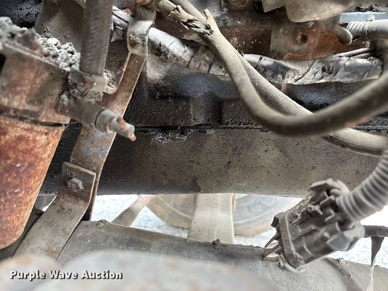 image for item FC5768 1990 Ford F800 oil distributor truck