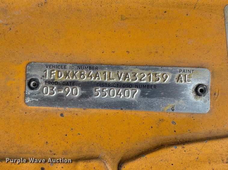 image for item FC5768 1990 Ford F800 oil distributor truck