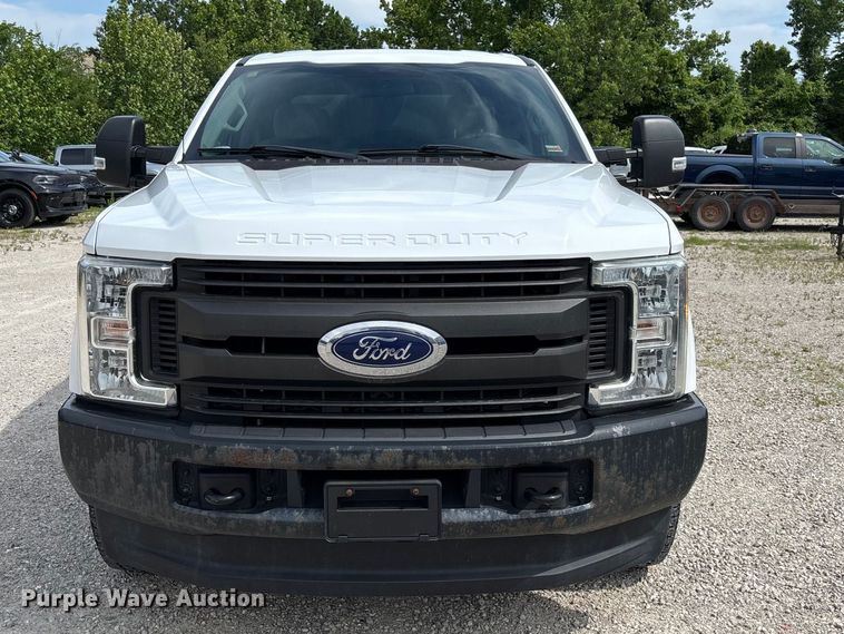 image for item FC5826 2017 Ford F250 Super Duty Crew Cab pickup truck