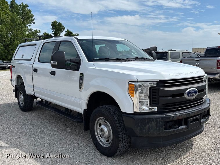 image for item FC5826 2017 Ford F250 Super Duty Crew Cab pickup truck