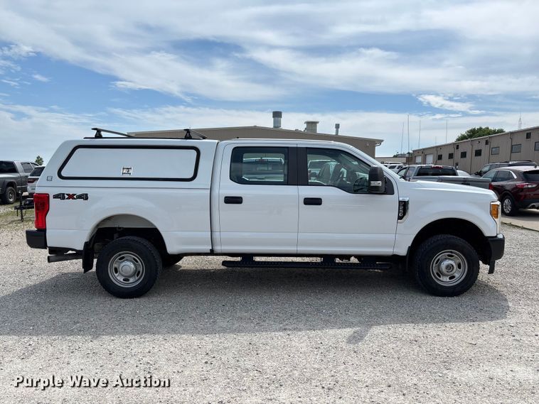 image for item FC5826 2017 Ford F250 Super Duty Crew Cab pickup truck