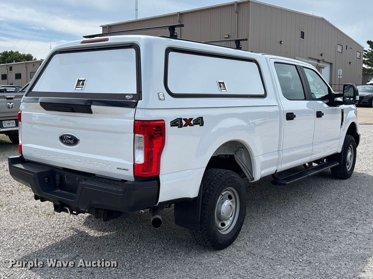 image for item FC5826 2017 Ford F250 Super Duty Crew Cab pickup truck