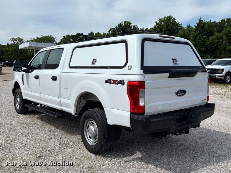 image for item FC5826 2017 Ford F250 Super Duty Crew Cab pickup truck
