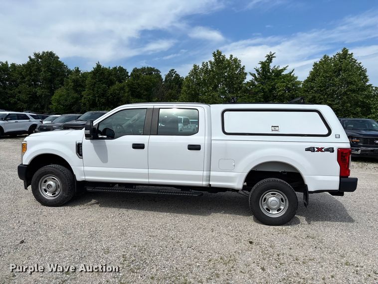 image for item FC5826 2017 Ford F250 Super Duty Crew Cab pickup truck